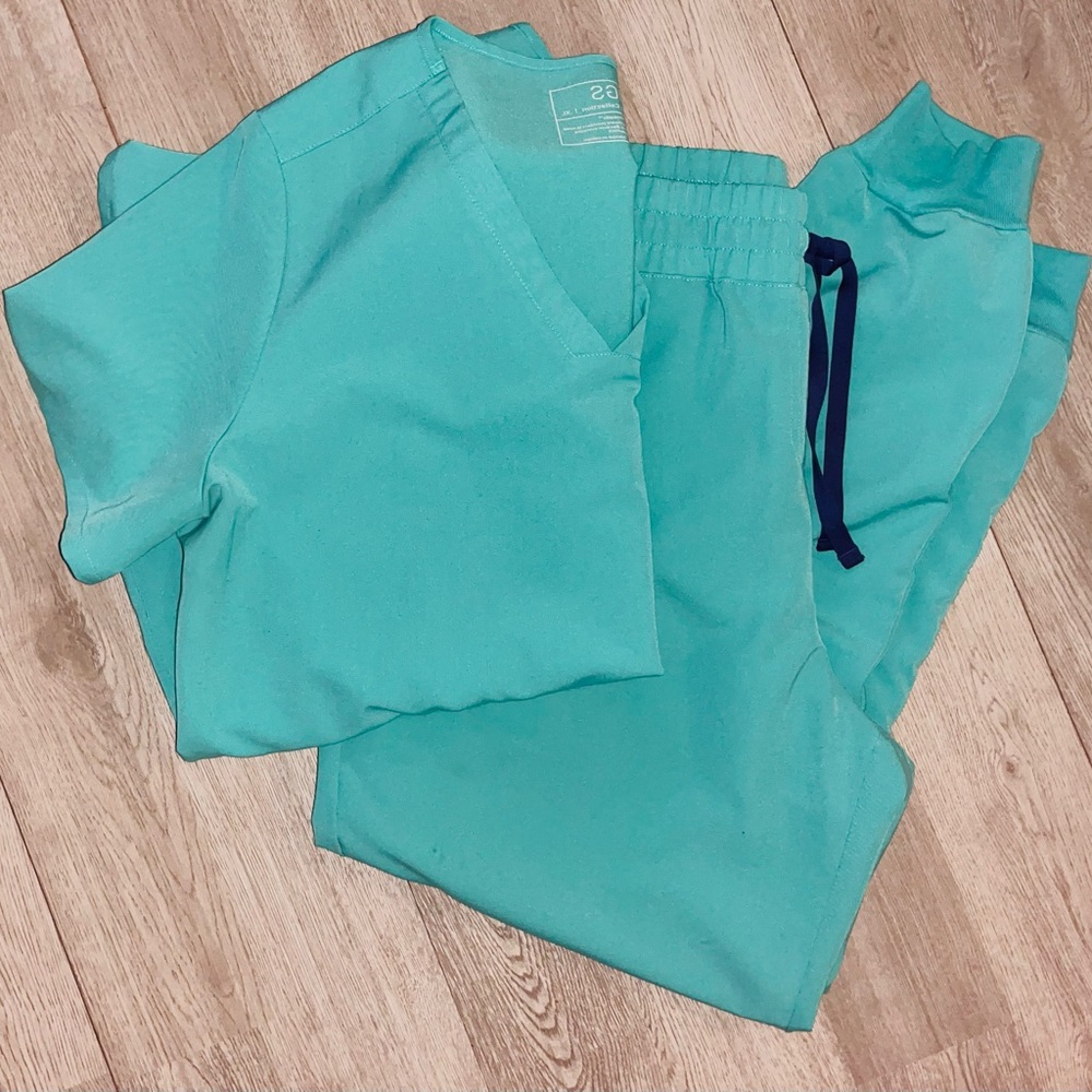 Figs scrub set